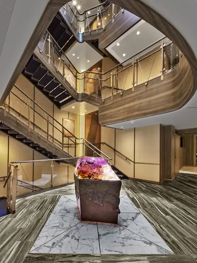 Seabourn Venture / Pursuit atrium