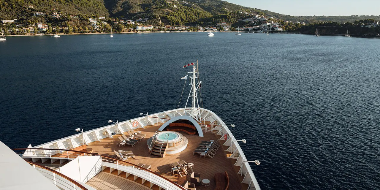 Seabourn Pursuit sales through Swift Bay in the Kimberley, Australia