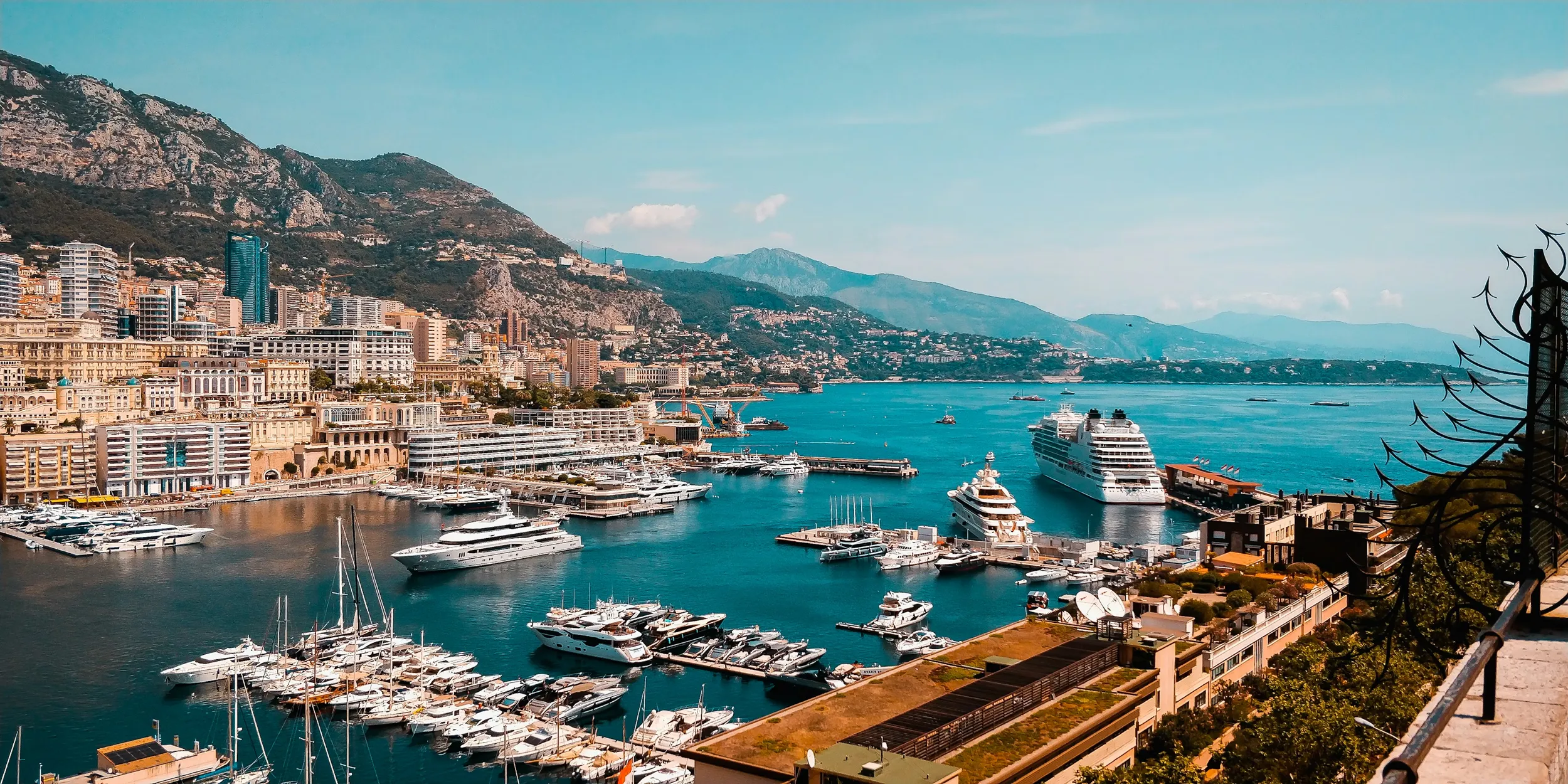 The bay of Monte Carlo