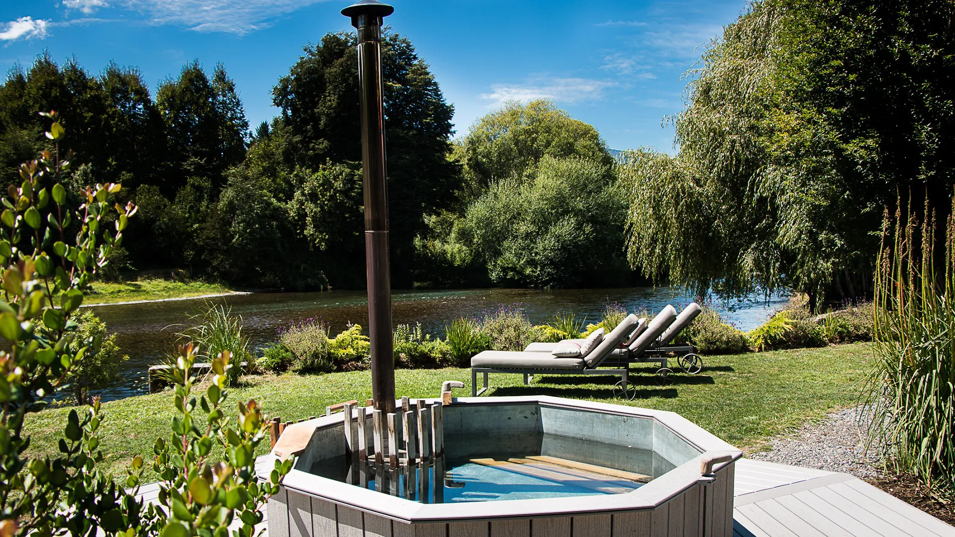 Al fresco hot tub at &Beyond Vira Vira lodge