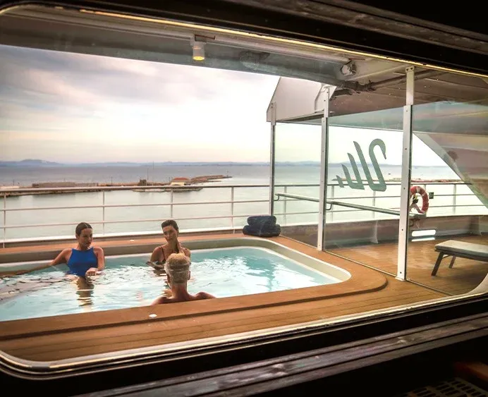 Swan Hellenic HS Minerva: Open Deck Jacuzzi