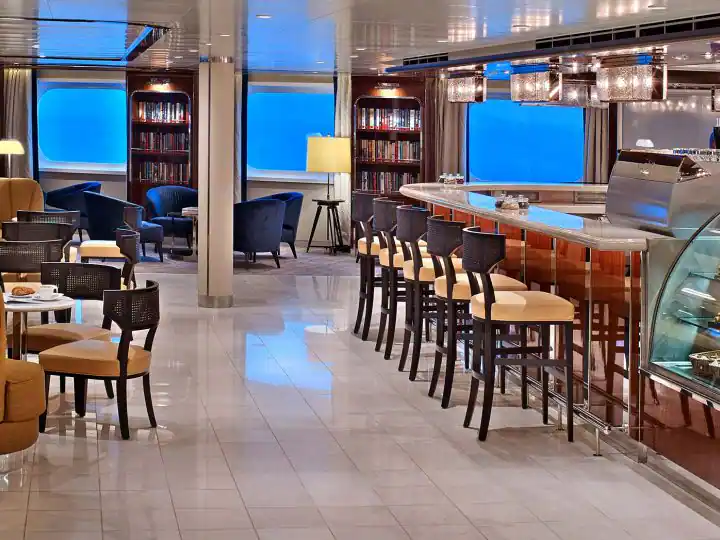 Seabourn Encore: Seabourn Square