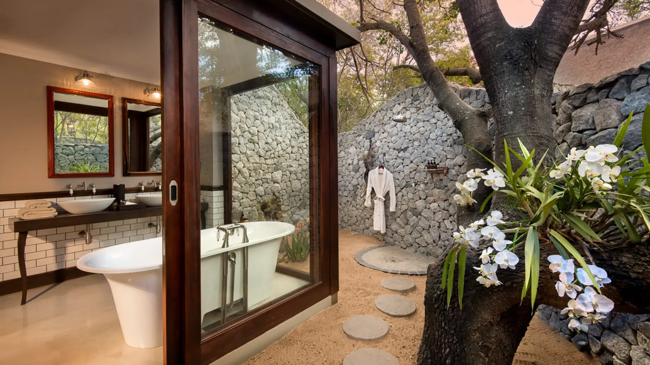 &Beyond Ngala Safari Lodge cottage bathroom