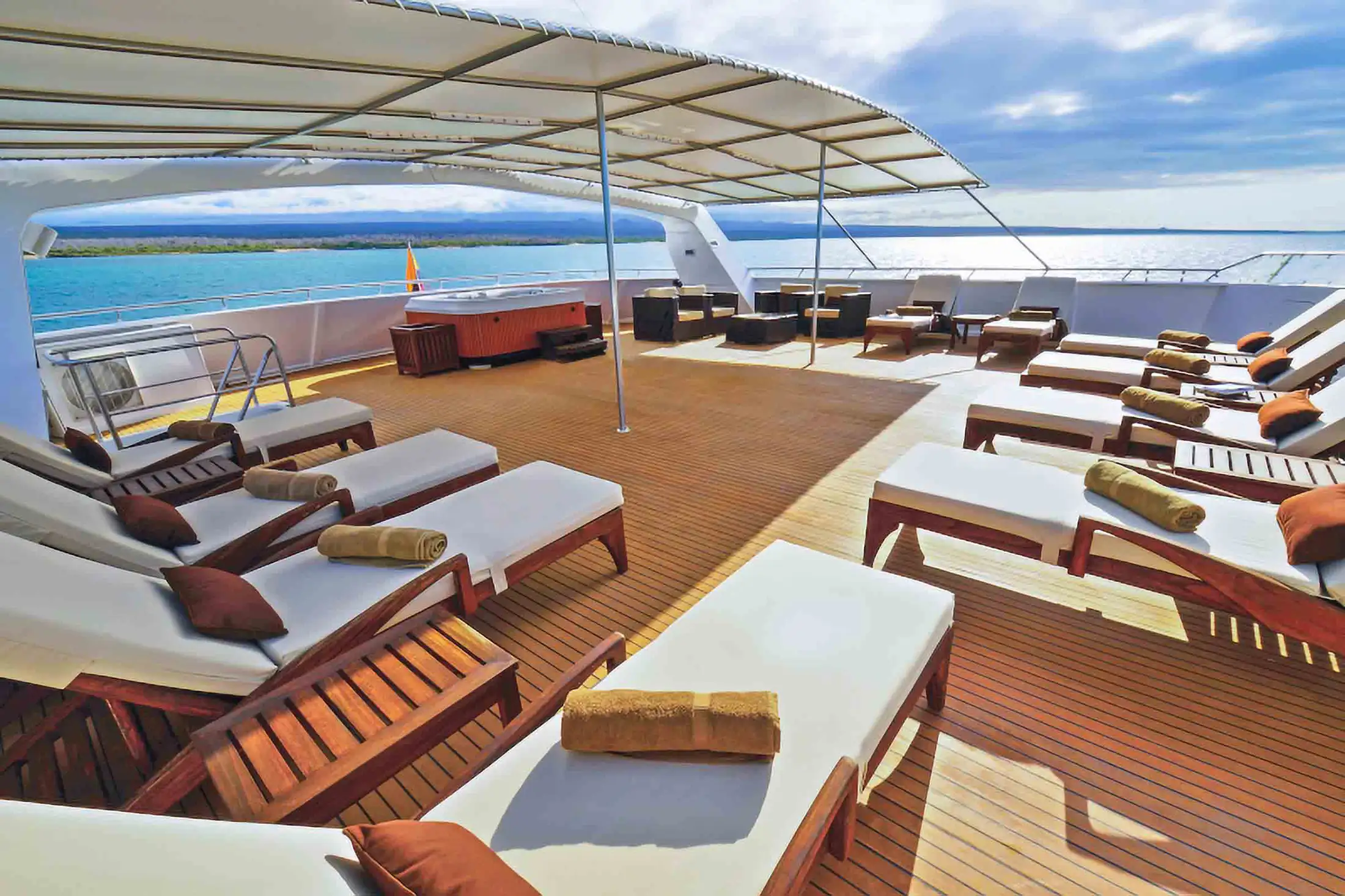 The National Geographic Delphina sun deck