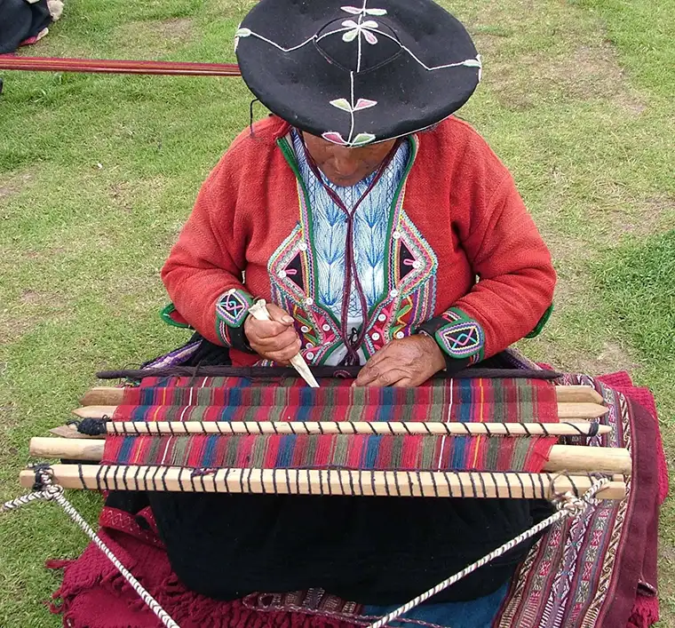 Nilda Callañaupa weaving Cusco