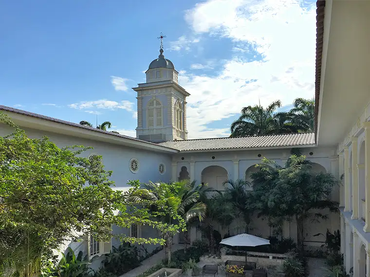 Garden view of Hotel del Parque in Guayaquil, Ecuador