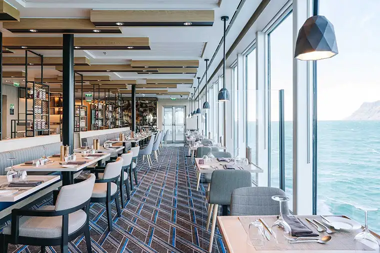 MS Roald Amundsen: Restaurant Aune