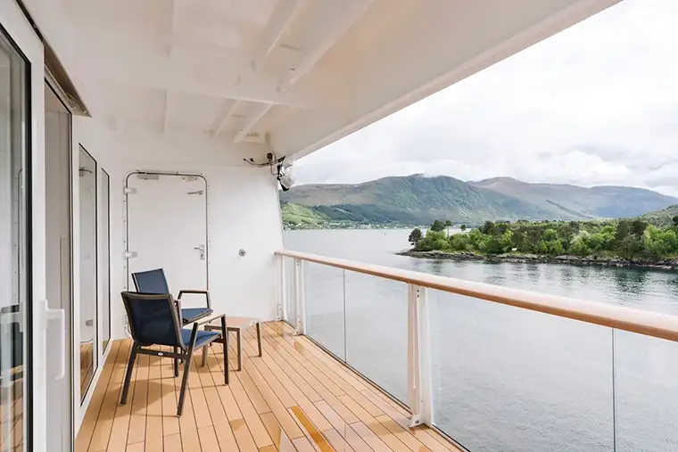 MS Fridtjof Nansen: XY Wheelchair Outside Cabin with Balcony