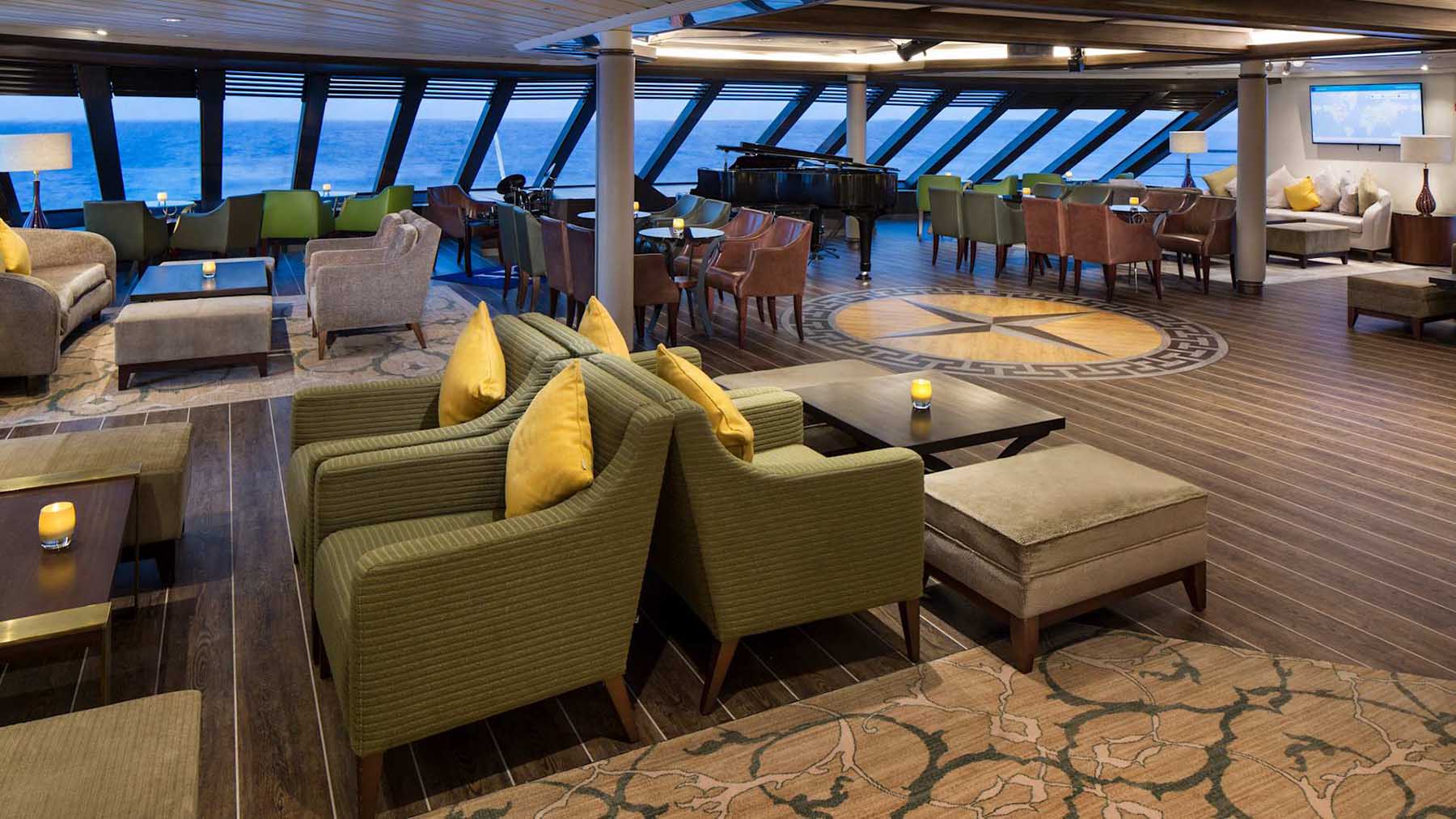 Compass Rose lounge and cocktail bar aboard Windstar Star Breeze