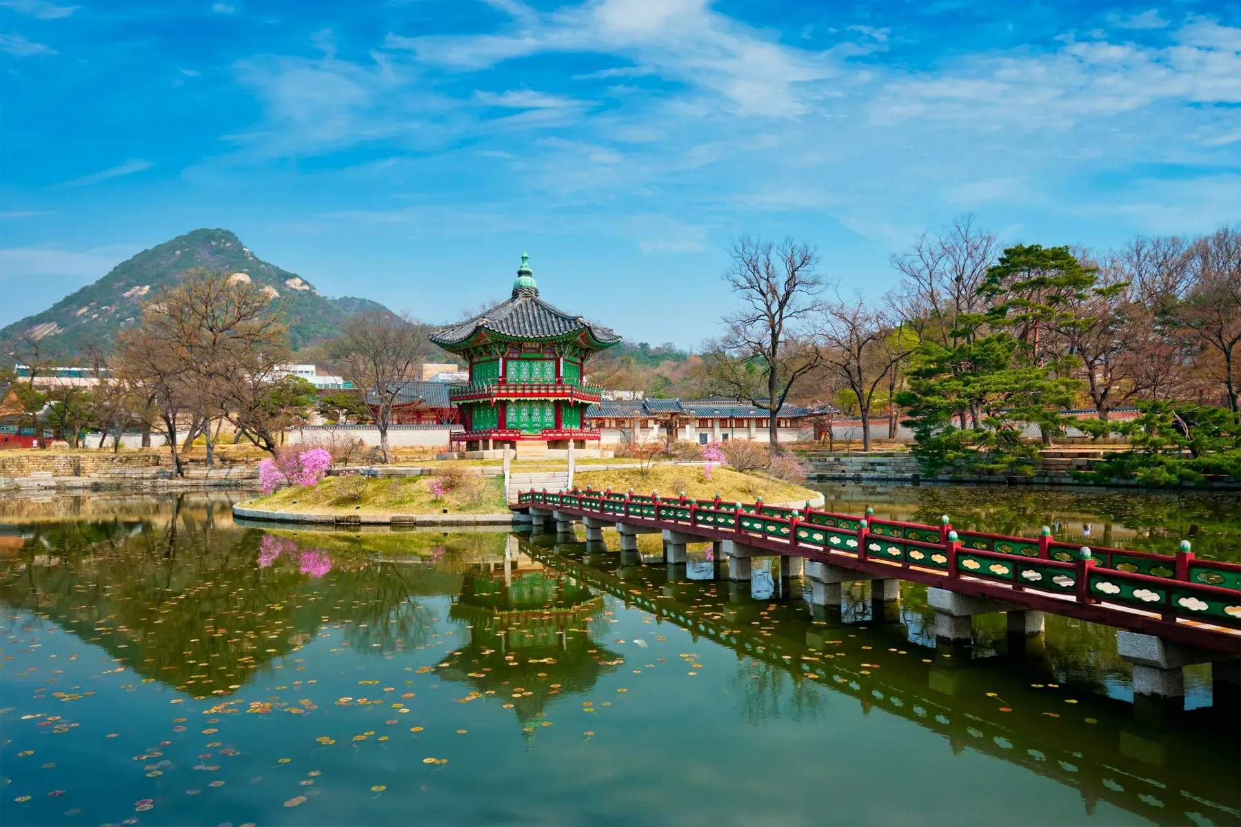 Water and mountain in Incheon