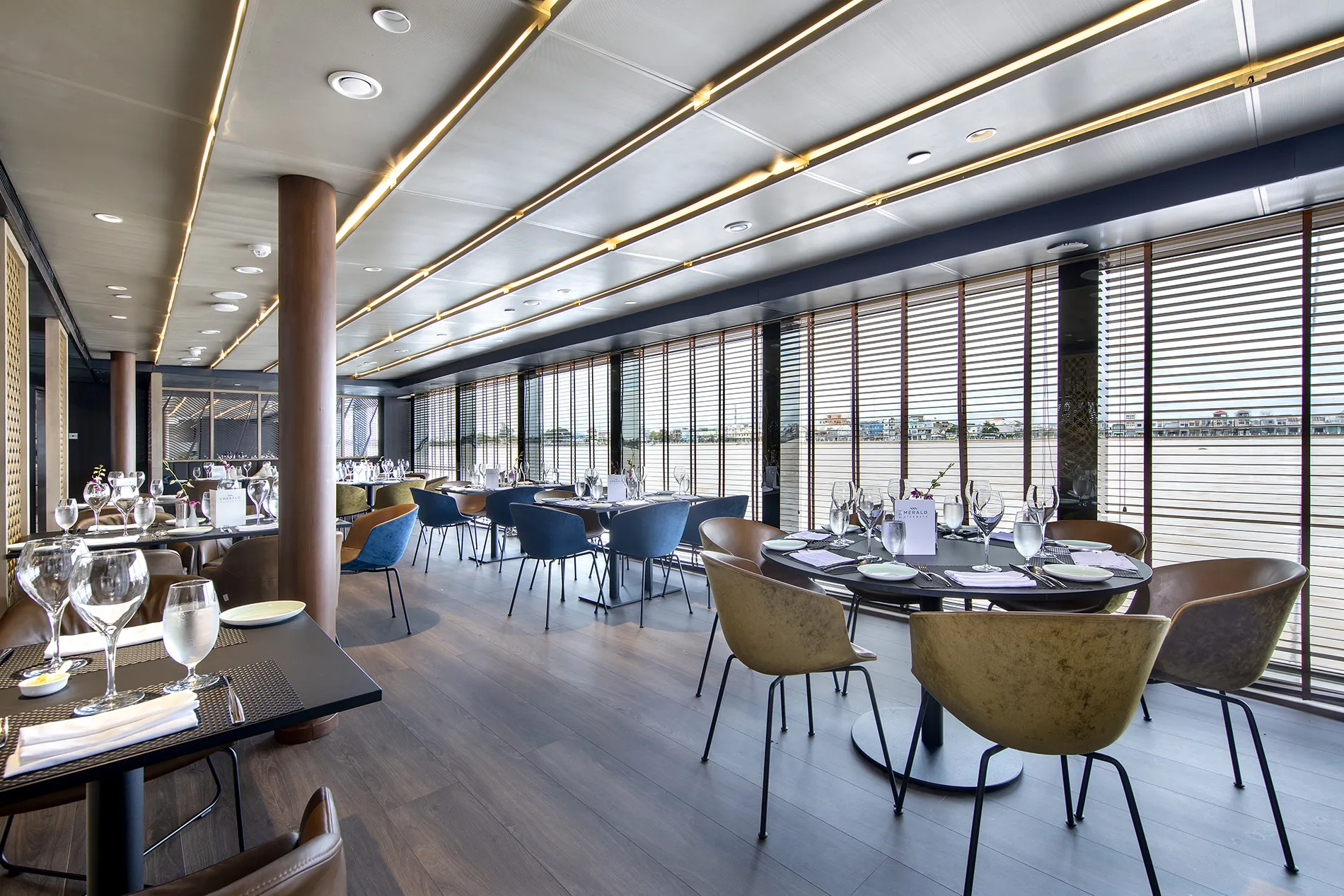 Emerald Harmony river cruise ship dining