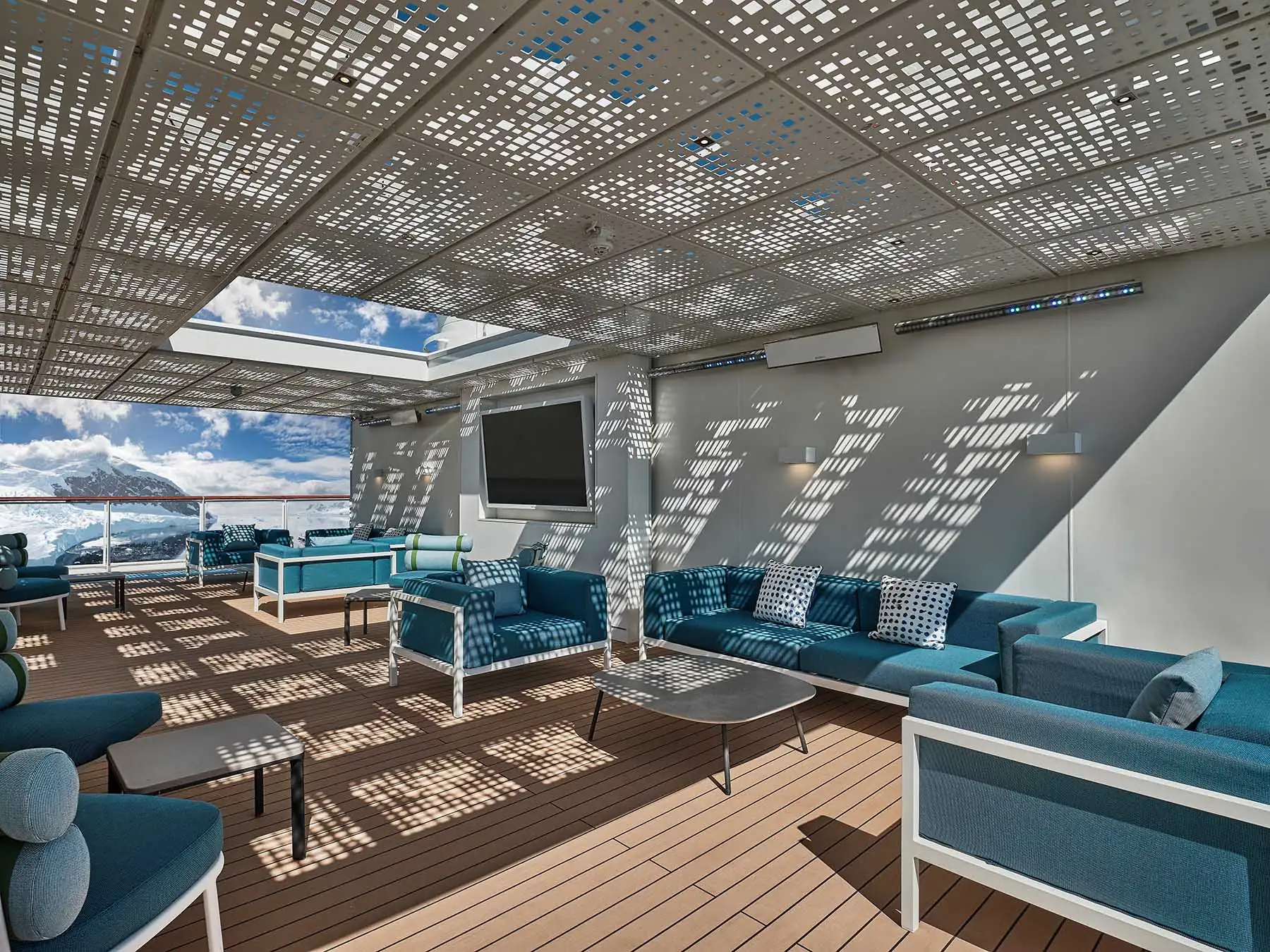 Silver Endeavour sun deck with polar scenery
