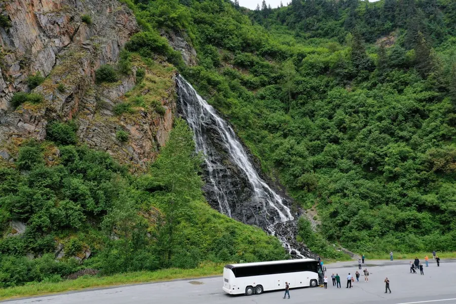 Scenic bus tour through Valdez, Alaska