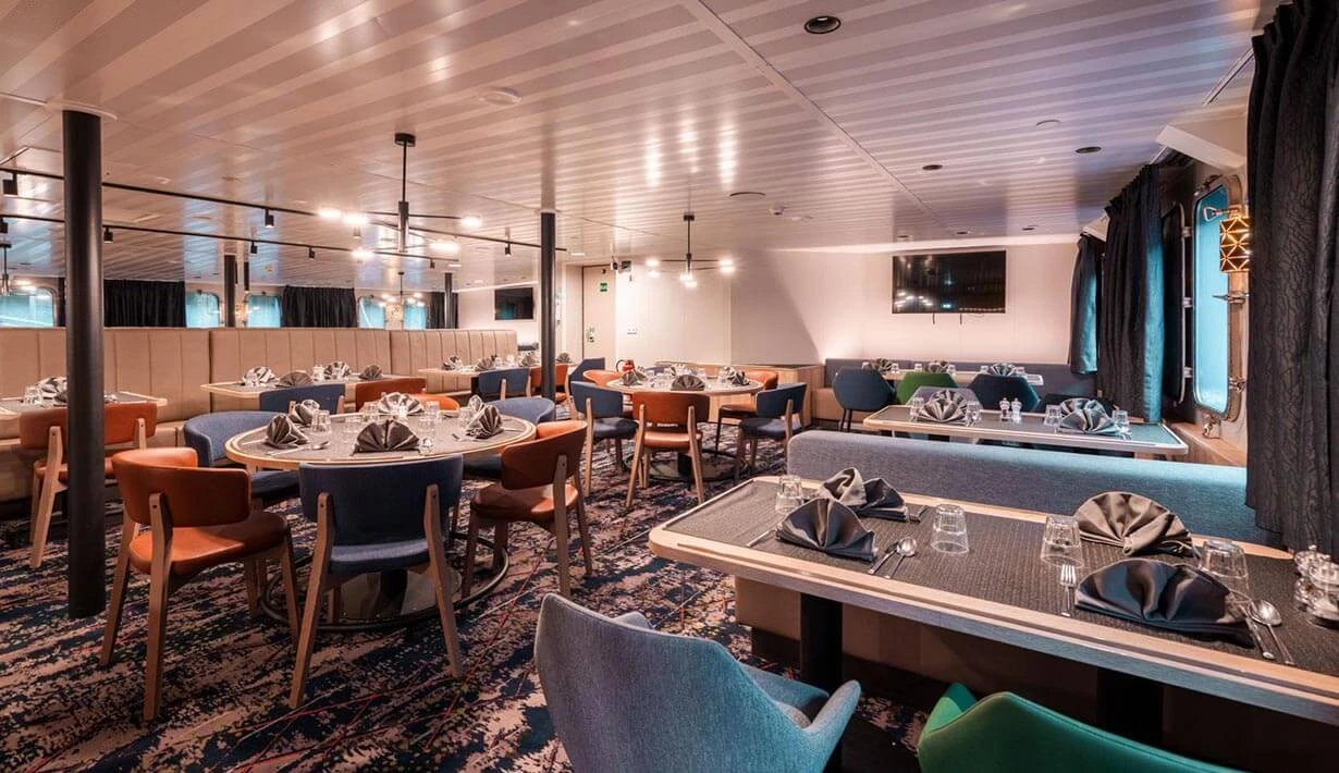 Dining room aboard MV Plancius