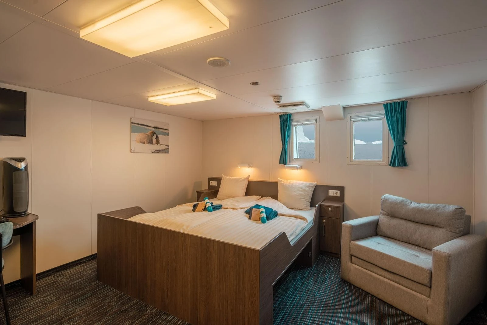 Superior cabin aboard MV Ortelius and MV Plancius