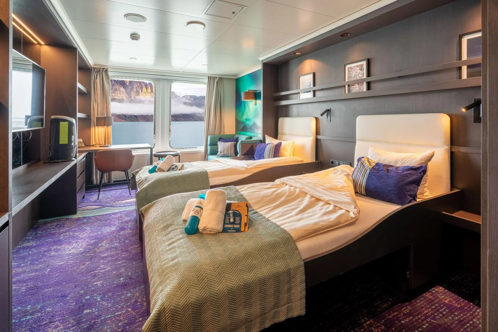 Twin Deluxe cabin aboard MV Hondius