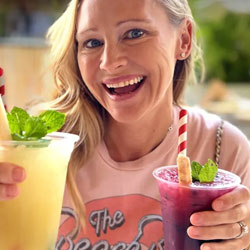 Erin Lockwood holding mojitos