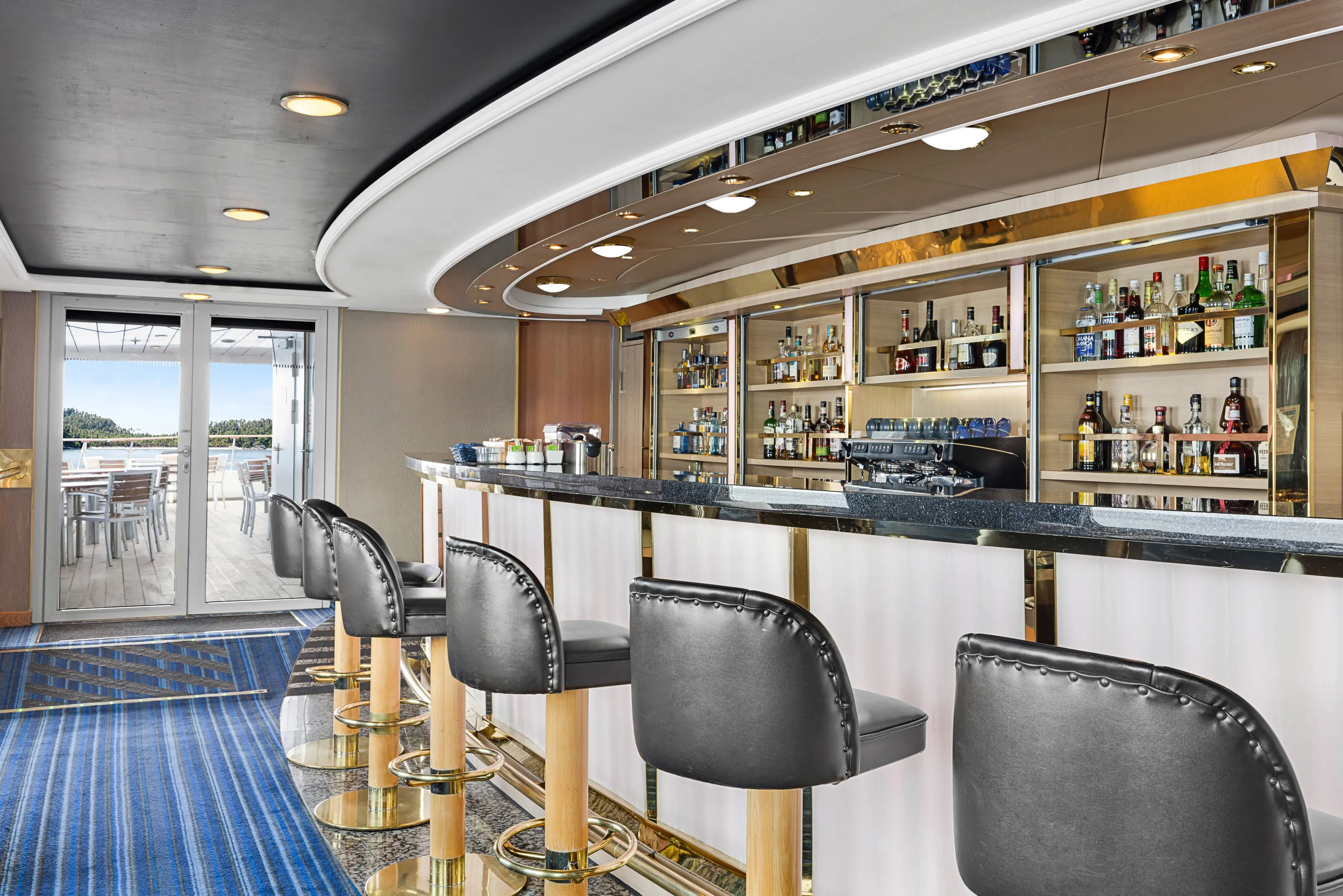 National Geographic Orion lounge bar