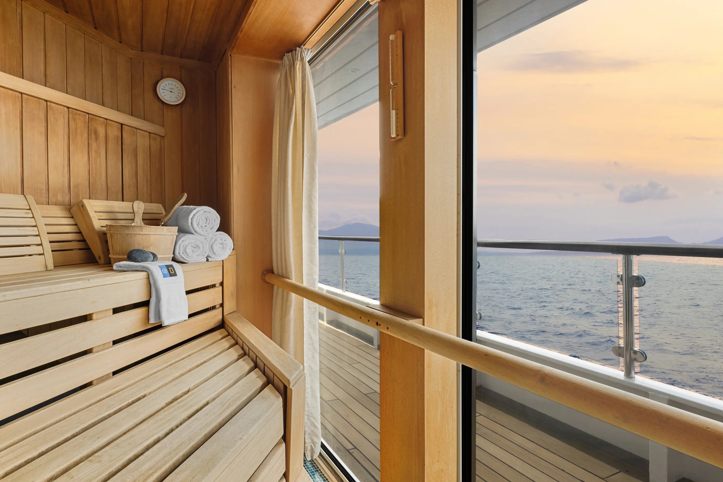 National Geographic Orion sauna