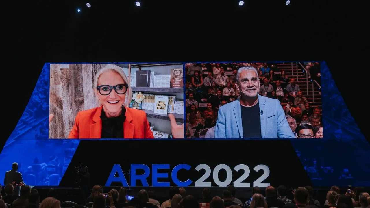 Mel Robbins speaking at the AREC 2022 conference.