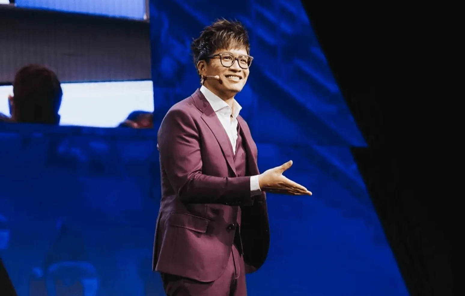 Vinh Giang speaking at the AREC 2022 conference.