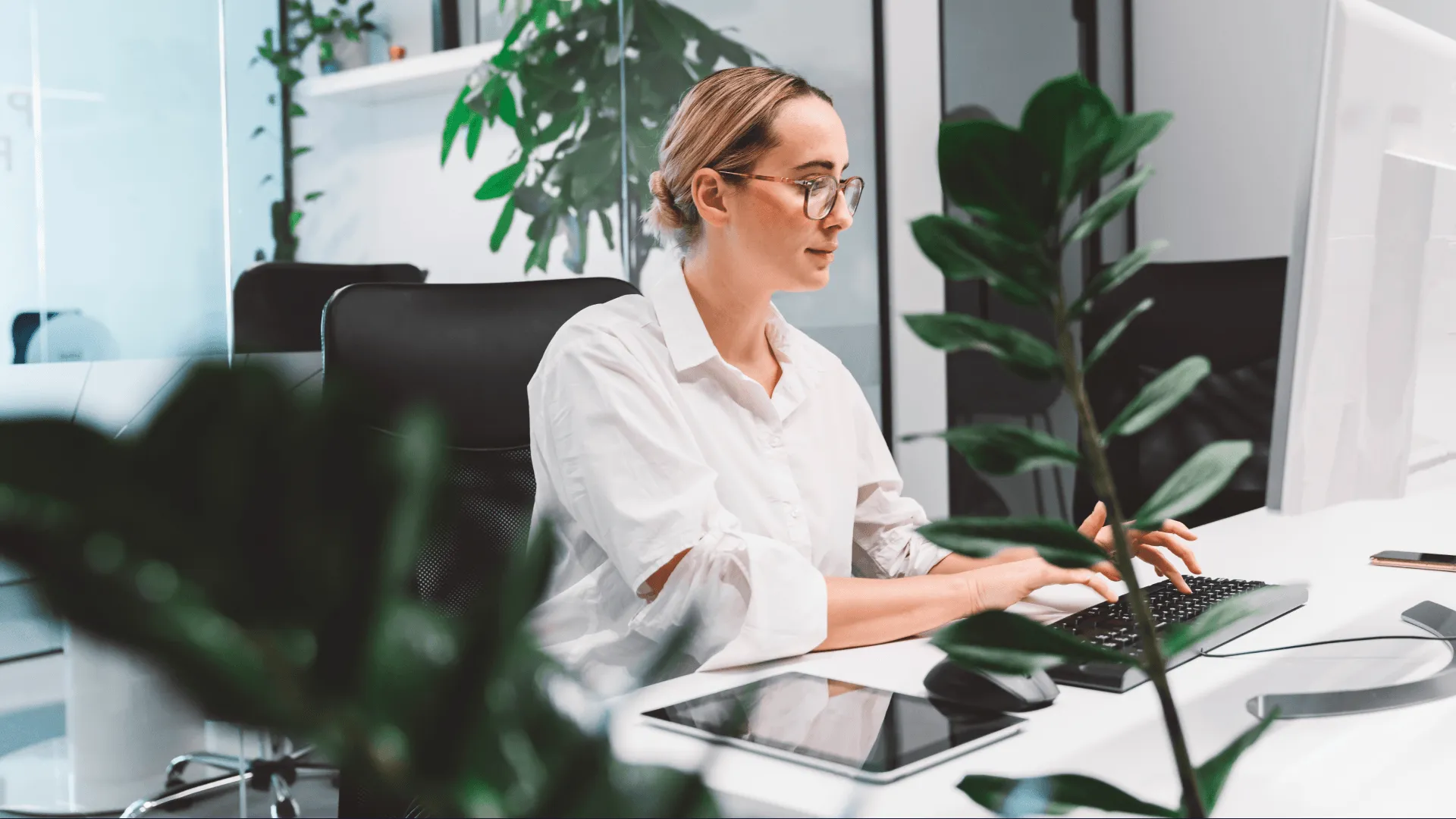real estate agent working on seo