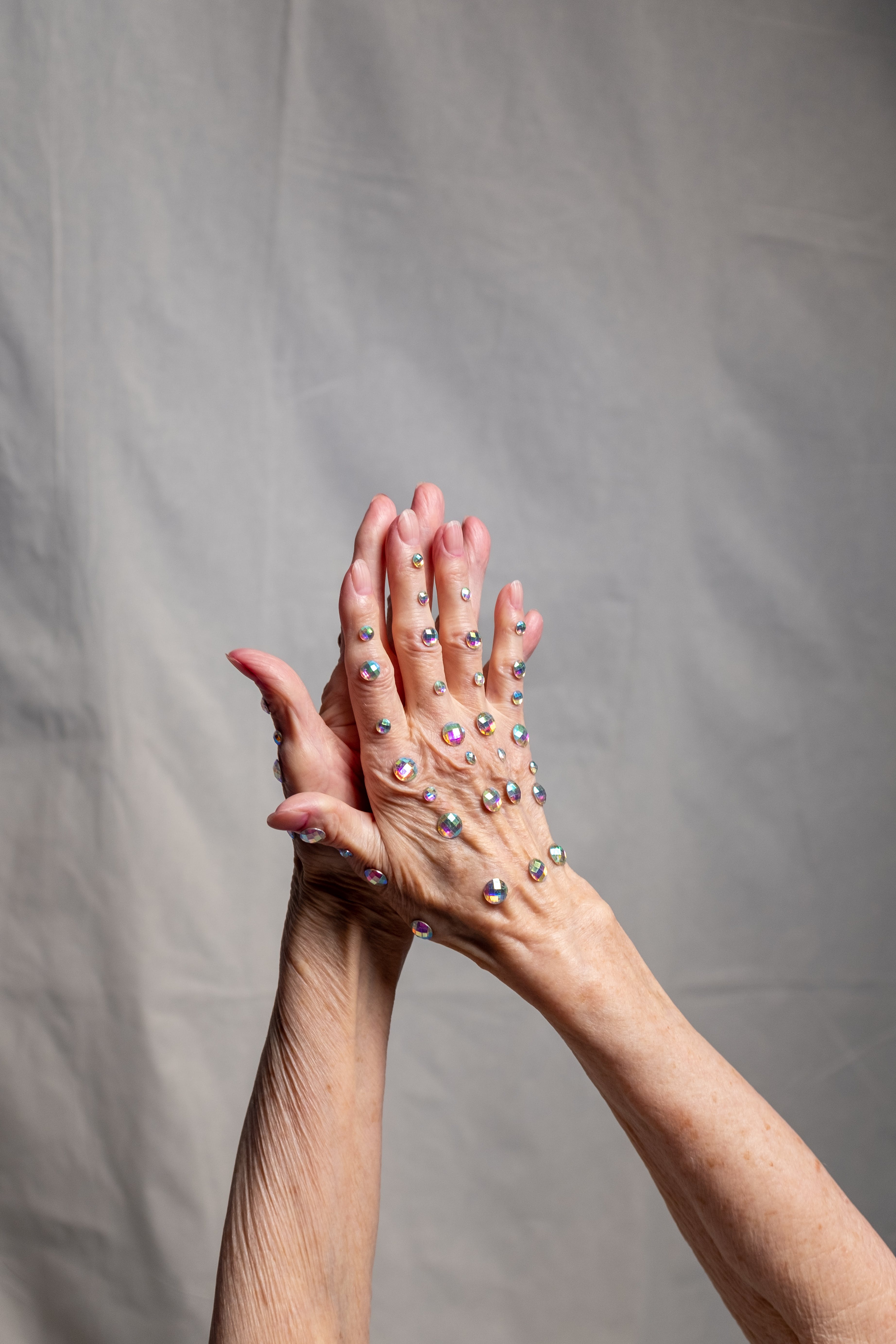 mains femme ménopause endométriose