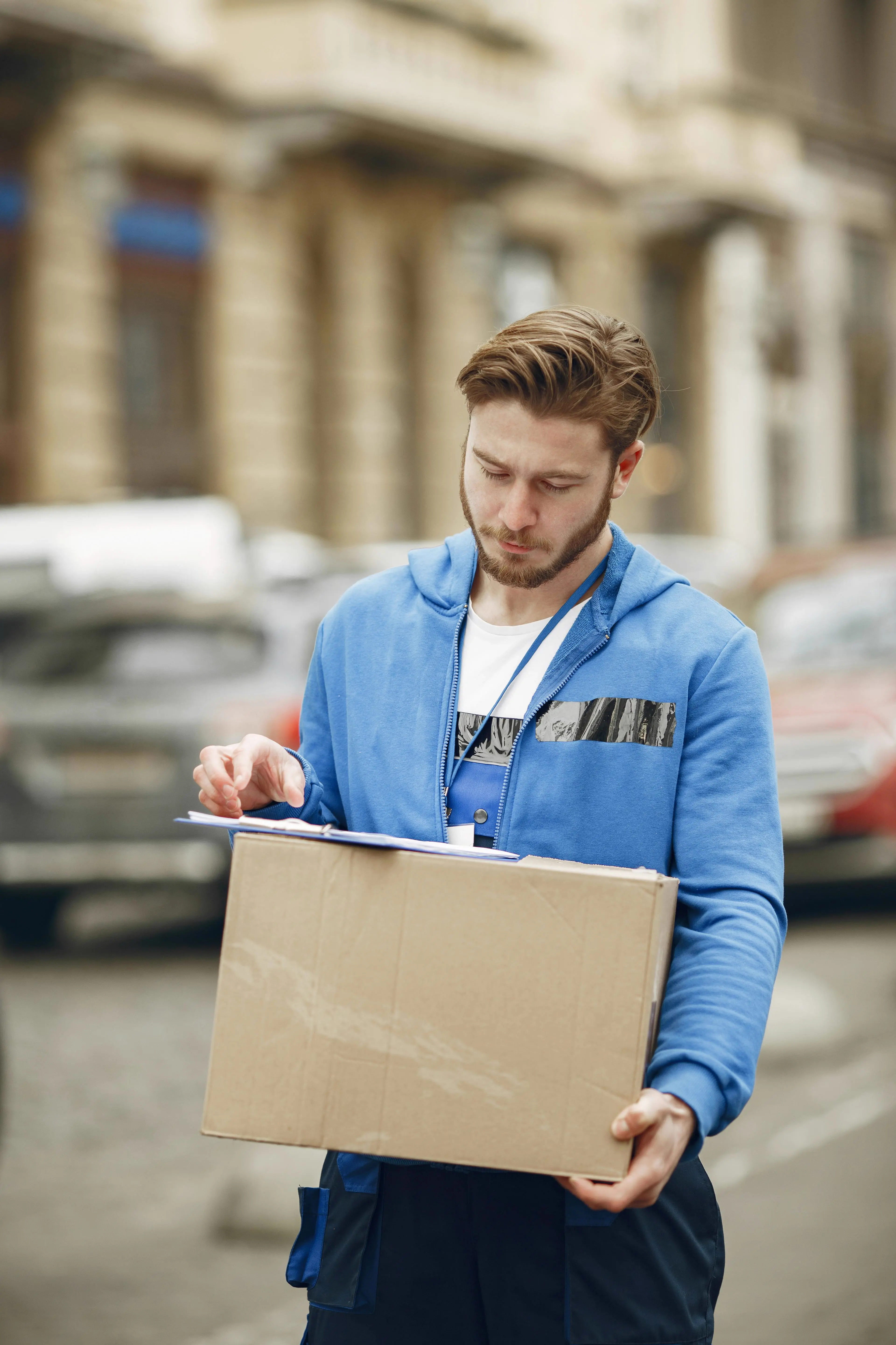 Relocate team member holding a box