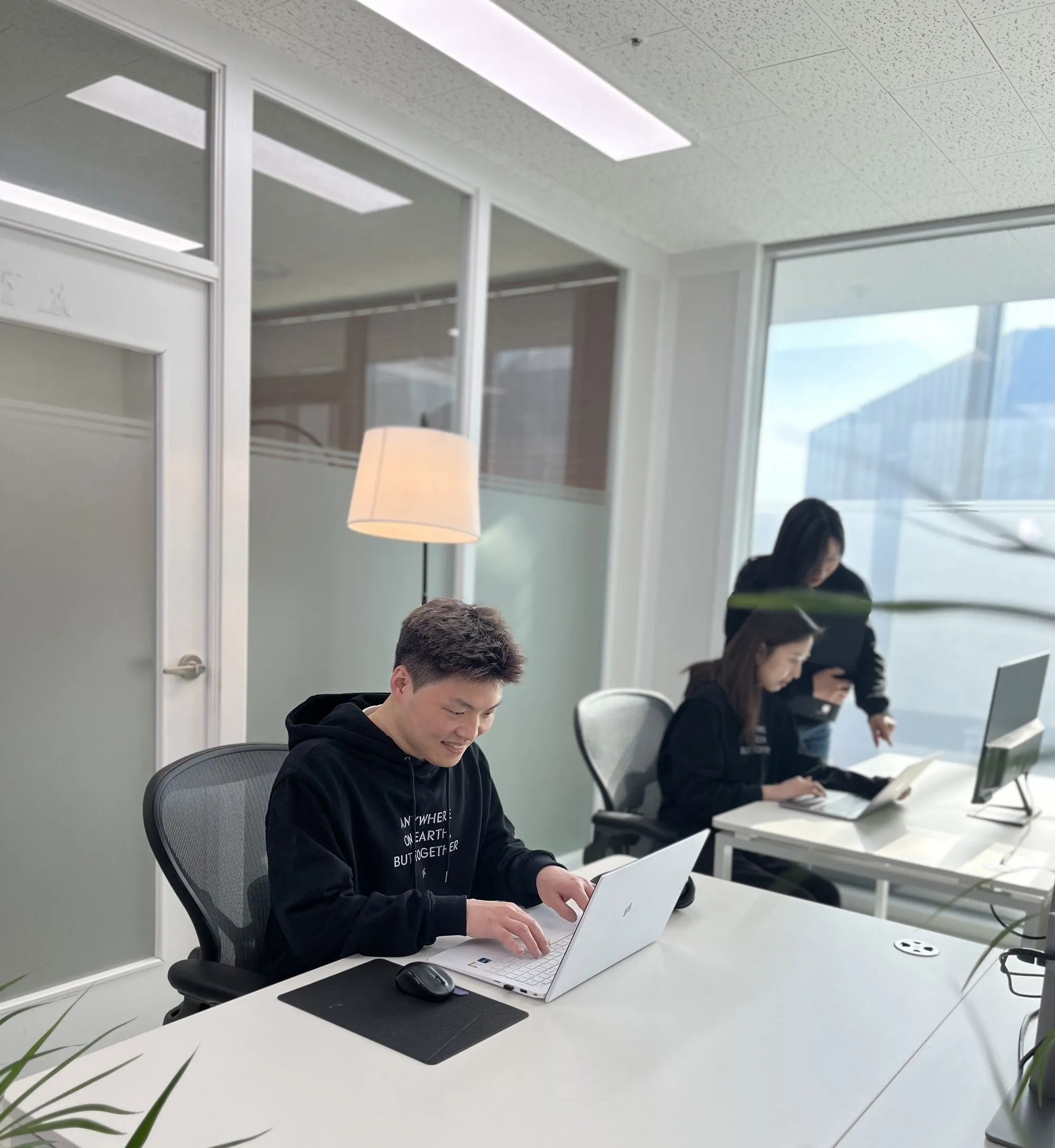 AI 기업 업스테이지의 인재 영입을 담당하는 people experience 팀의 사진