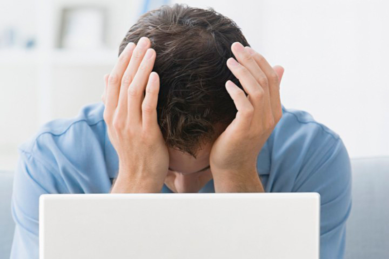 man looking sad - Forex Trading App For Beginners