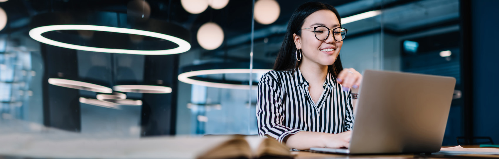 Woman looking happy - CFD Simulation