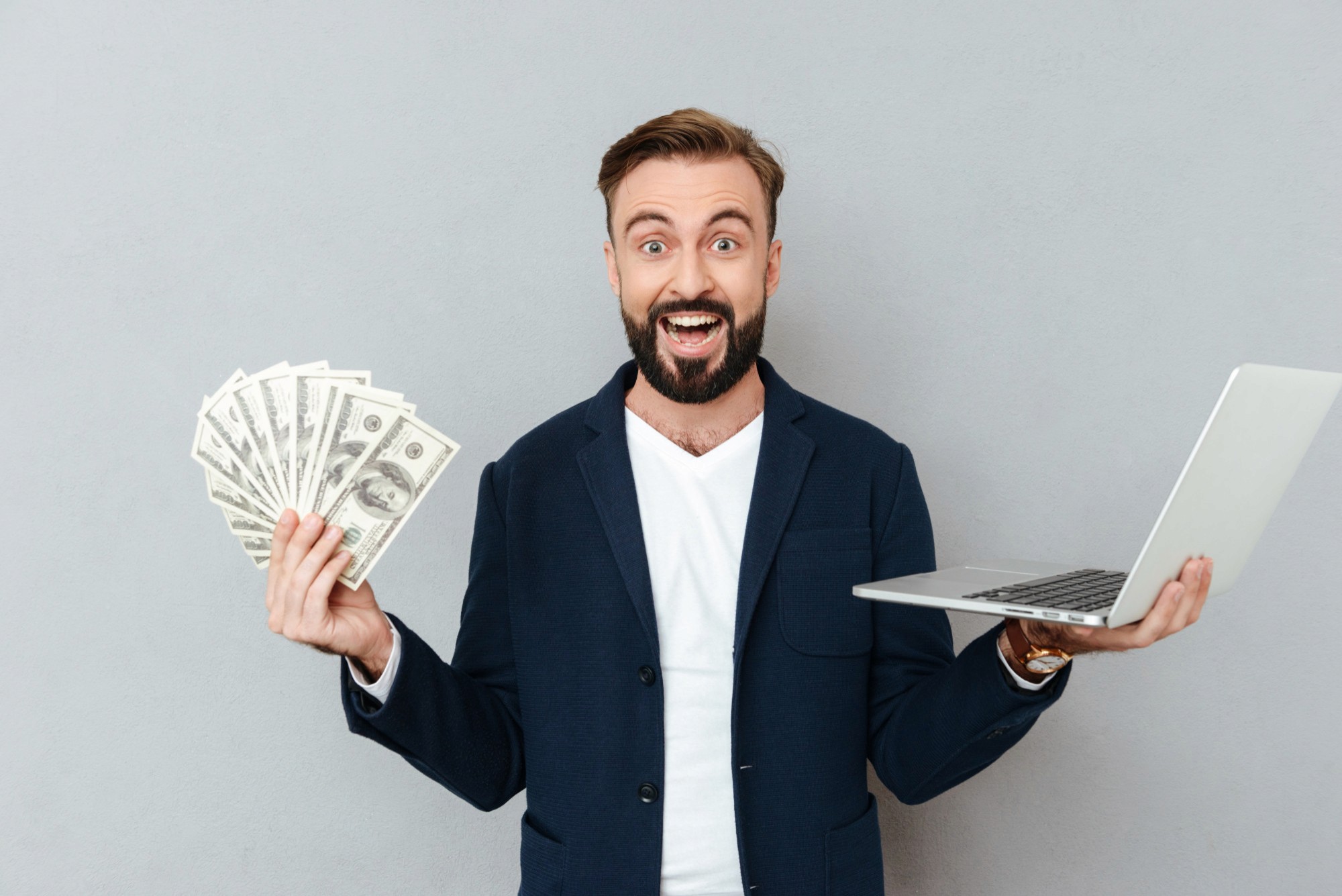 man holding money - Best Leverage Trading Platforms