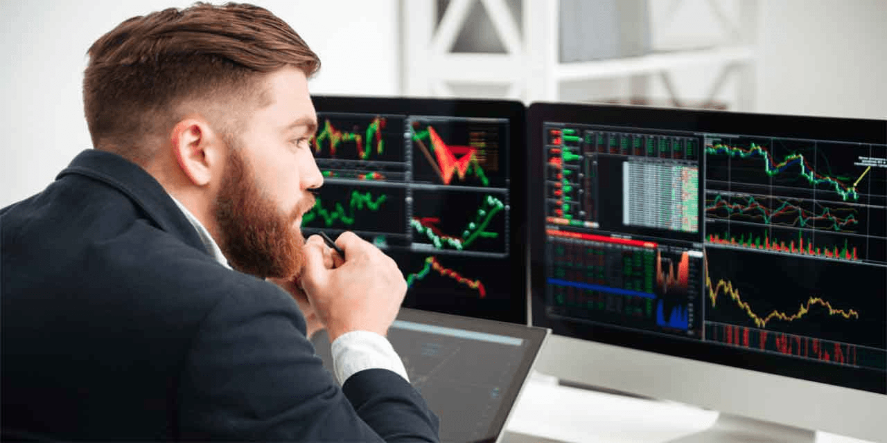trader in a suit - Leverage Trading Stocks