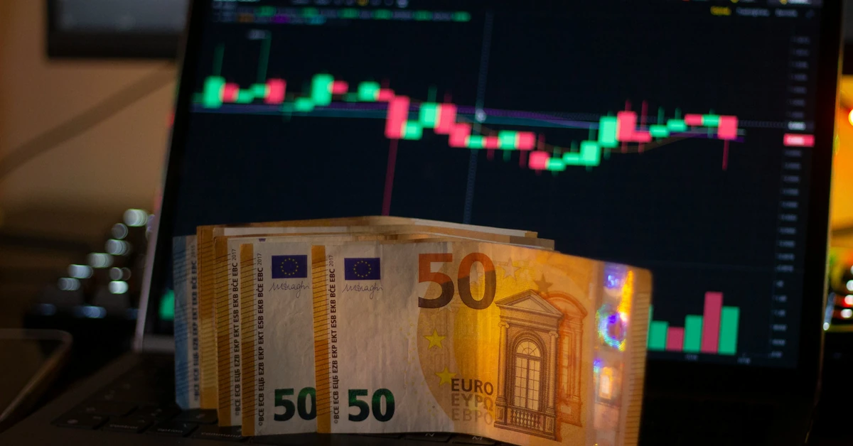Trading and finance concept illustration — best remote prop trading firms