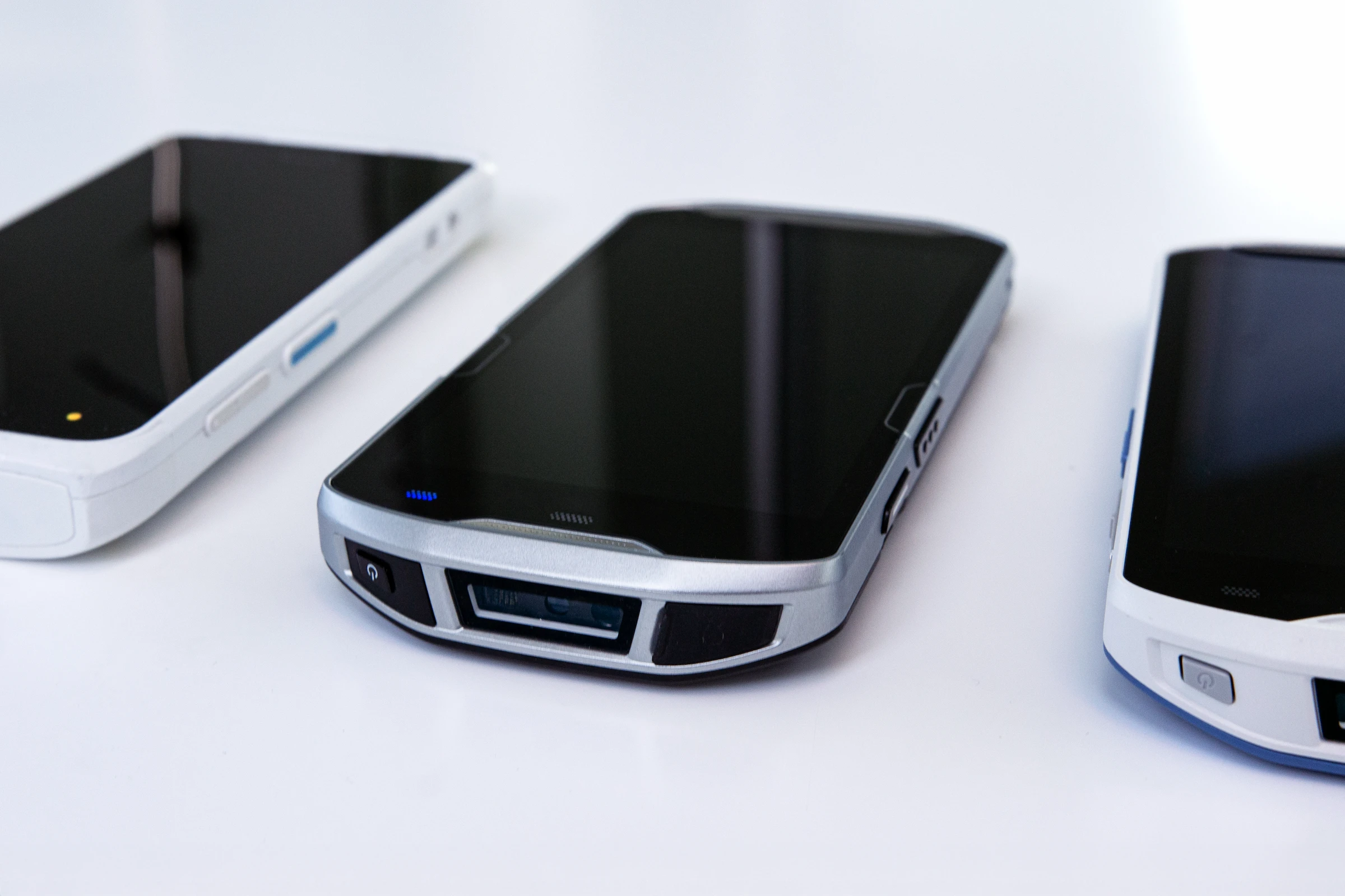 Tre terminali mobili in primo piano