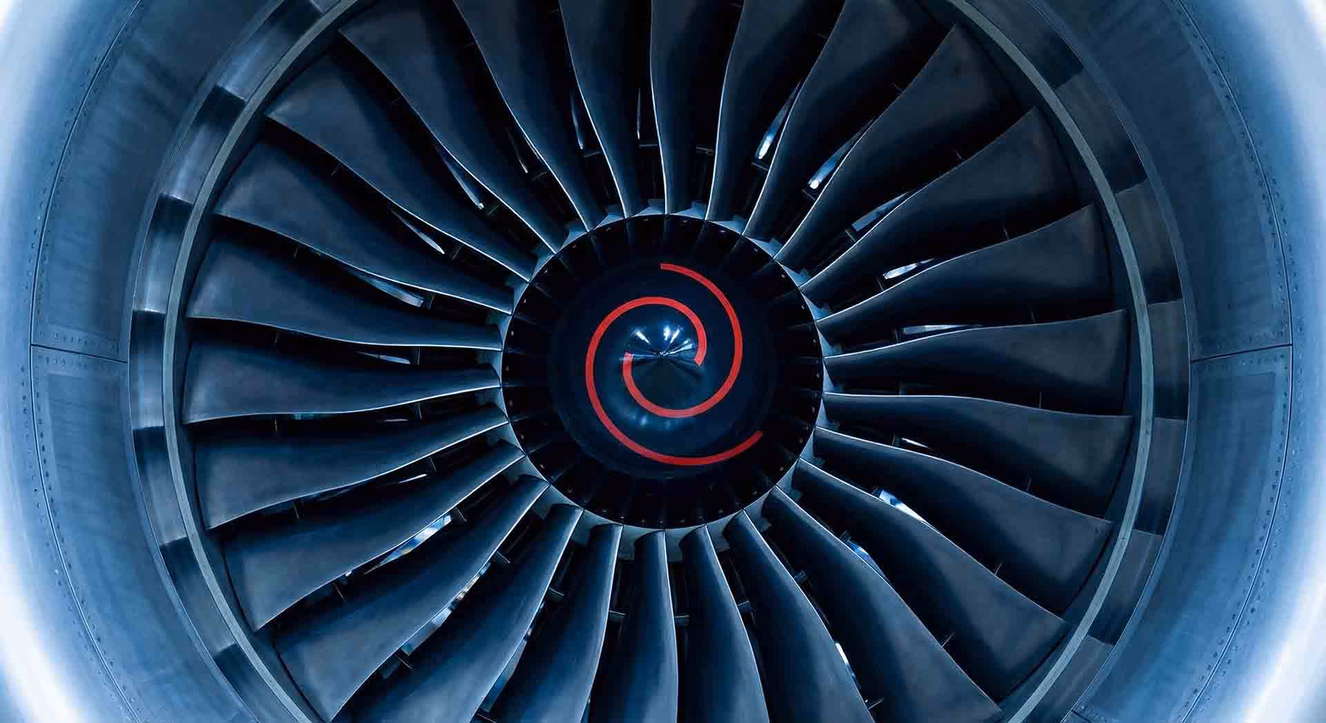 Detail lopatek turbíny proudového motoru.