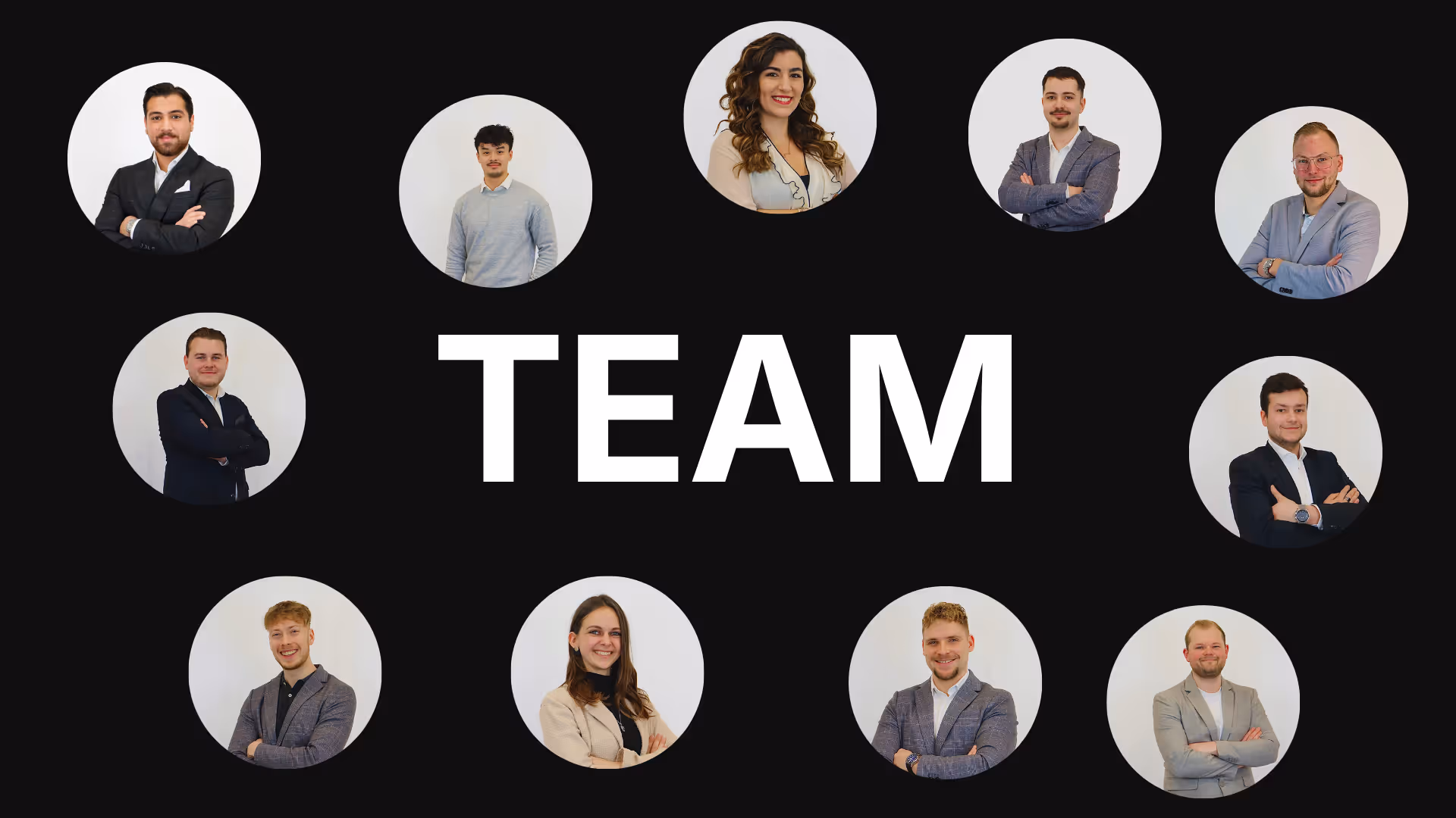 Teamfoto mit mehreren Mitarbeitern