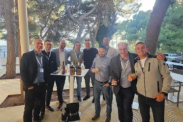 Attendees networking between sessions