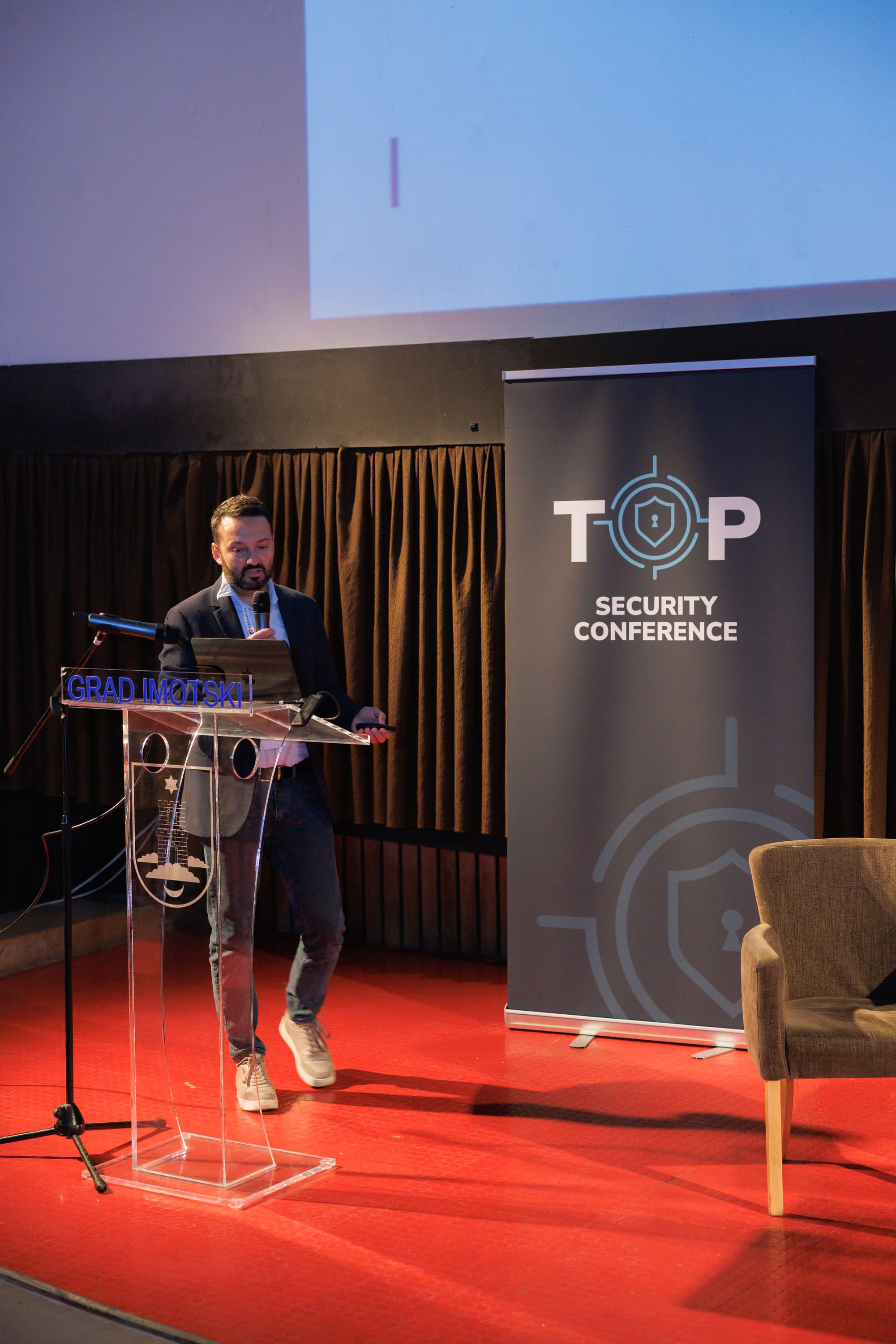 Speech on stage at Top Conference