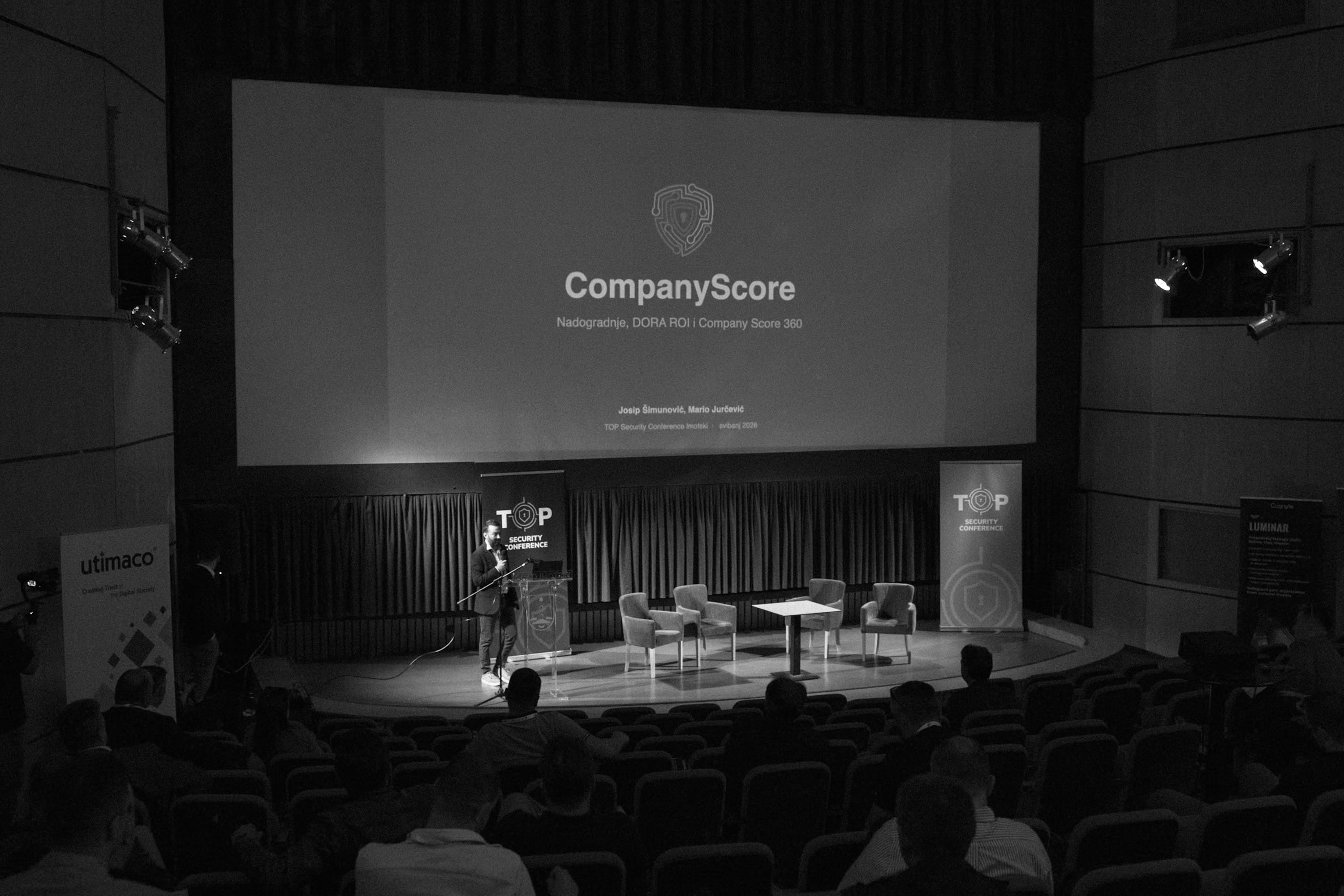 Company score presenting at conferecne