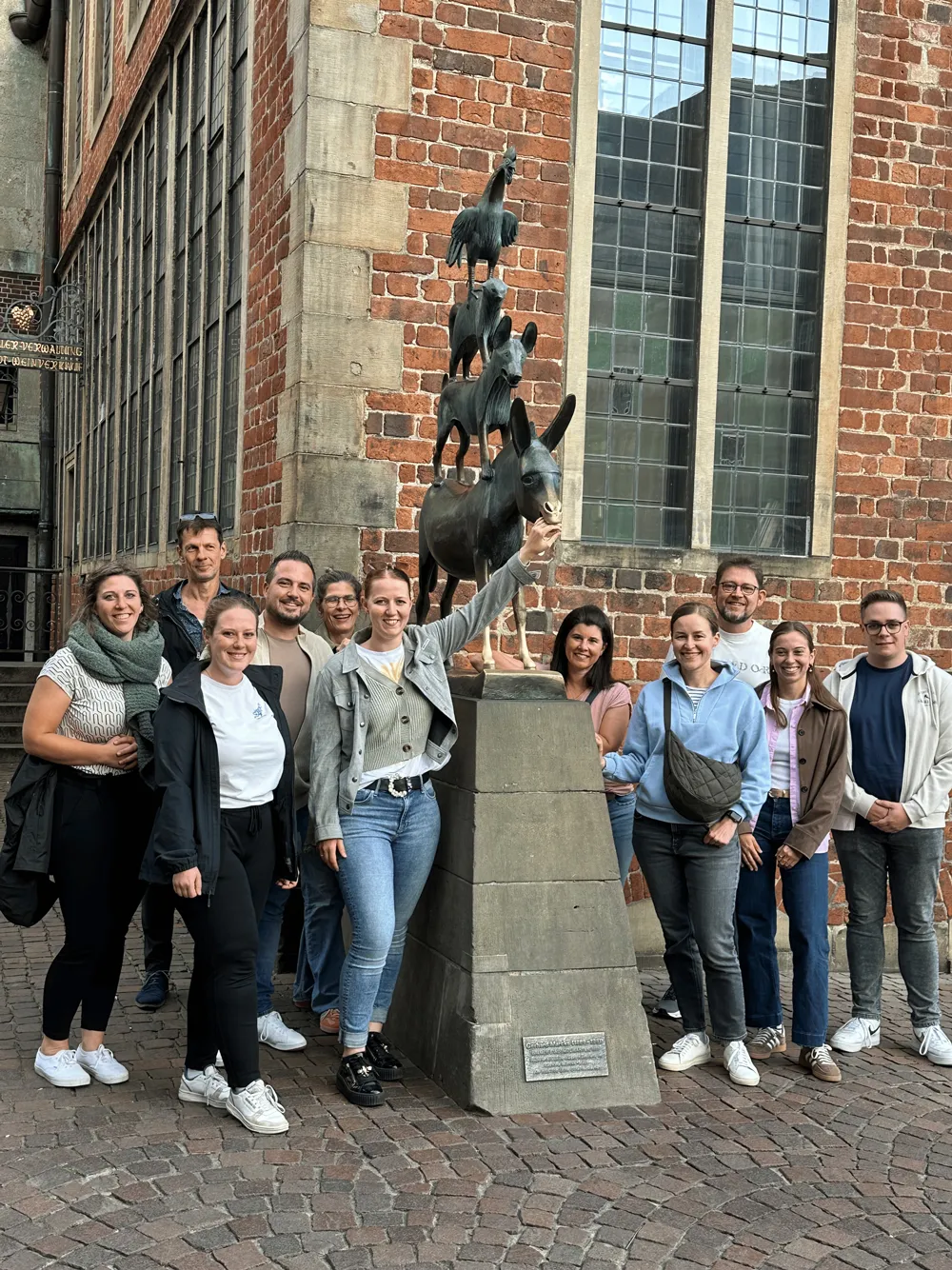 ChangeUp Team von der Statur der Bremer Stadt Musikanten