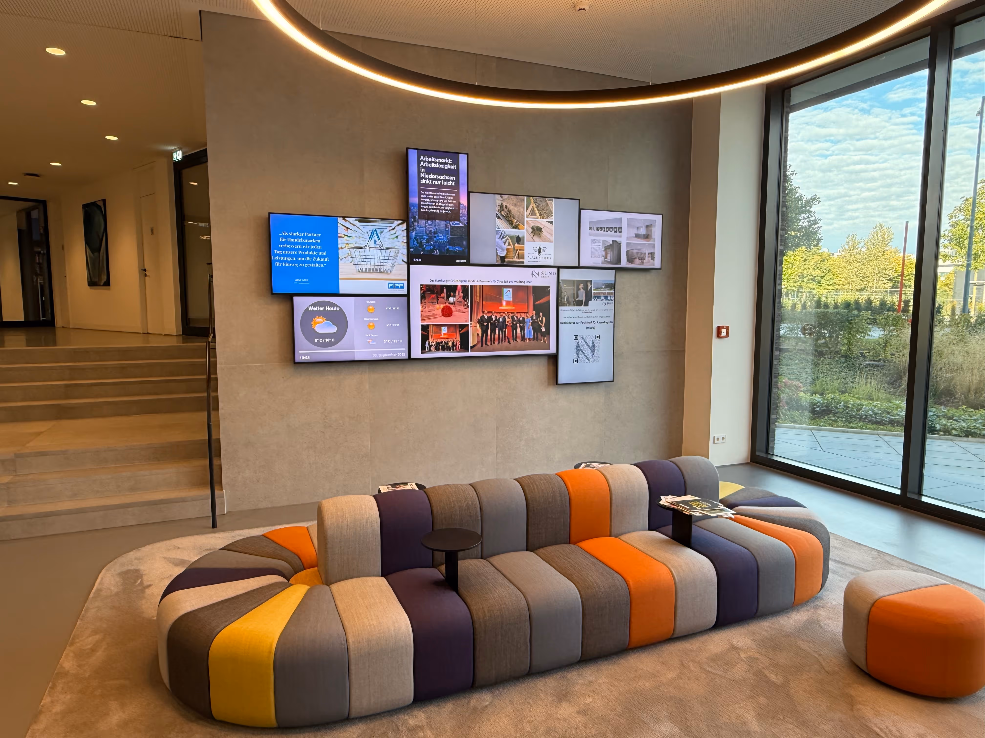 Digitale Artwall als Digital Signage Lösung im Eingangsbereich