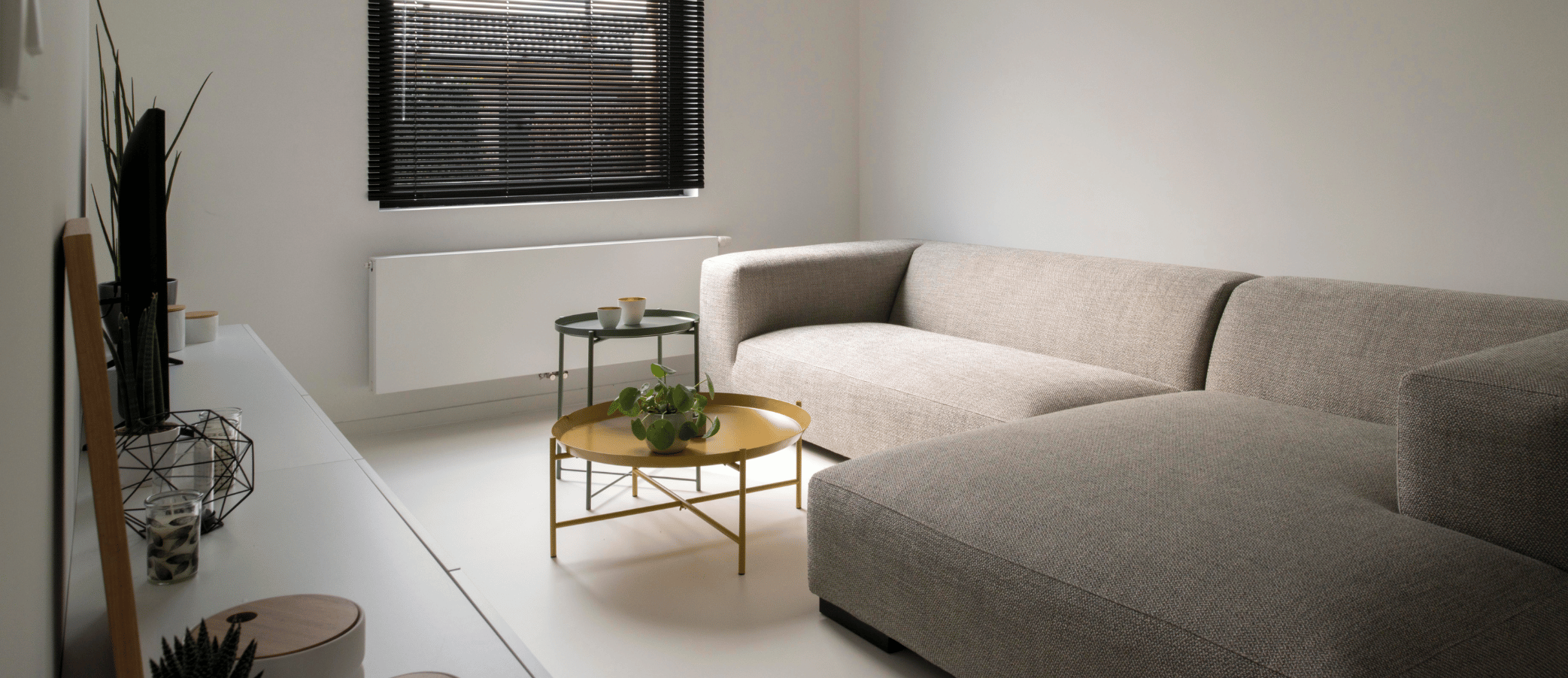 Een foto van het interieur van één van onze totaalrenovaties. Hier zie je je een afgewerkte leefruimte.