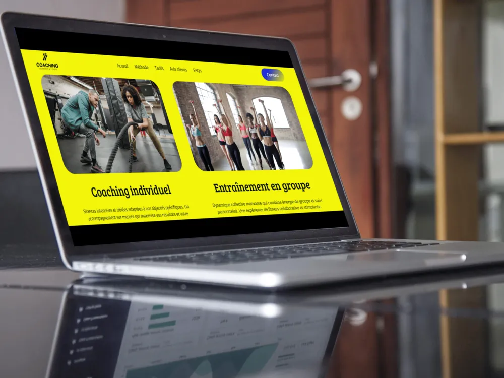 Présentation d'une page de cours d'un site internet d'un coach sportif sur un ordinateur.