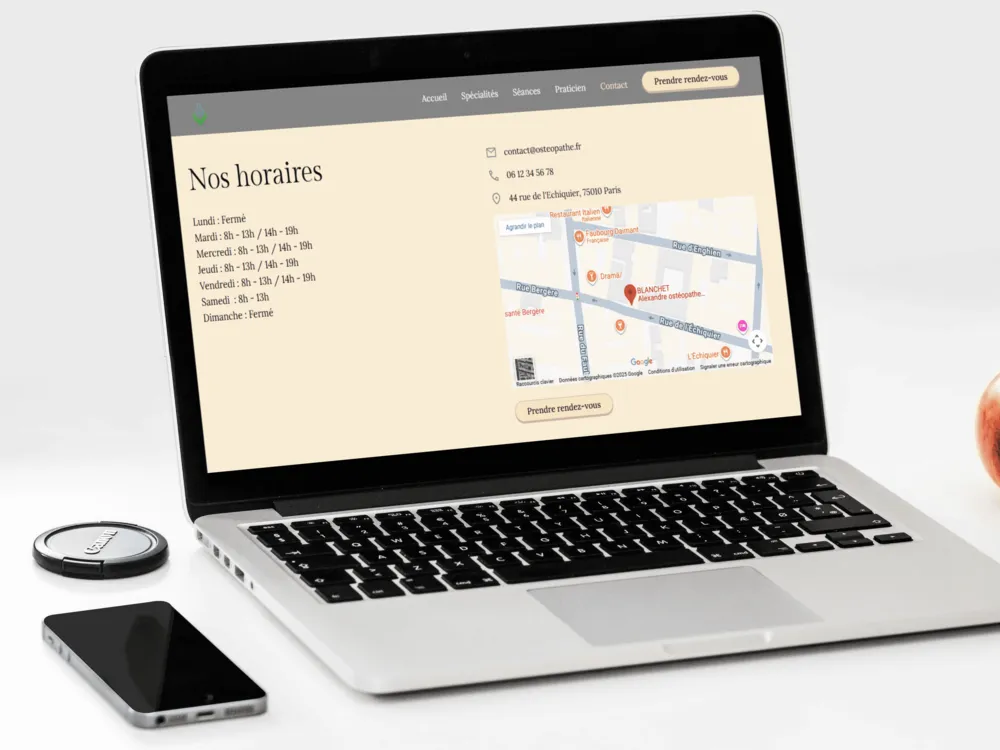 Présentation d'une page contact d'un site internet d'un ostéopathe sur un ordinateur.