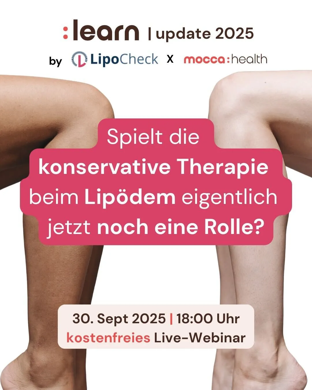 Zwei angewinkelte Beine nebeneinander, eines dunkler und eines heller, mit Text zu einem kostenfreien Live-Webinar am 30. September 2025 um 18:00 Uhr über die Rolle der konservativen Therapie beim Lipödem.
