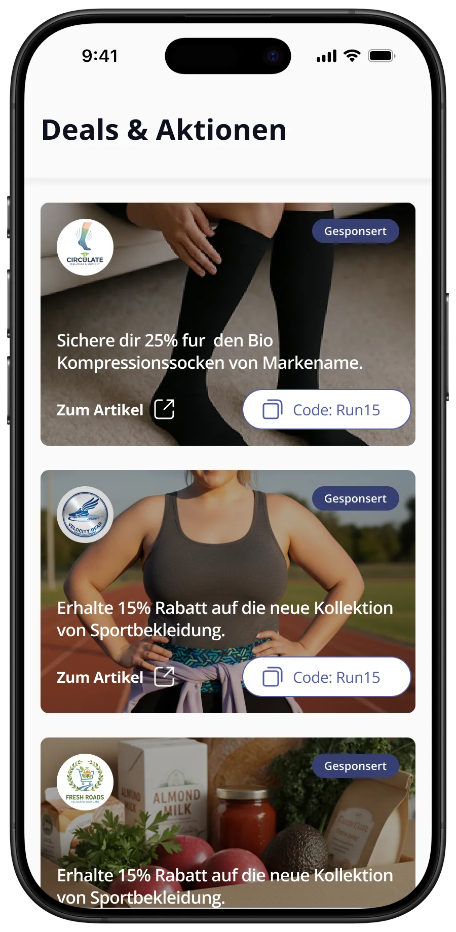 Smartphone-Bildschirm zeigt eine App mit drei gesponserten Angeboten für Bio-Kompressionssocken, Sportbekleidung und Lebensmittel.