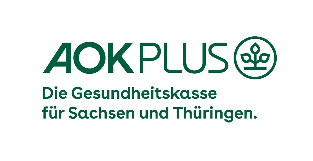 Logo von AOK PLUS mit grünem Schriftzug und dem Slogan Die Gesundheitskasse für Sachsen und Thüringen.