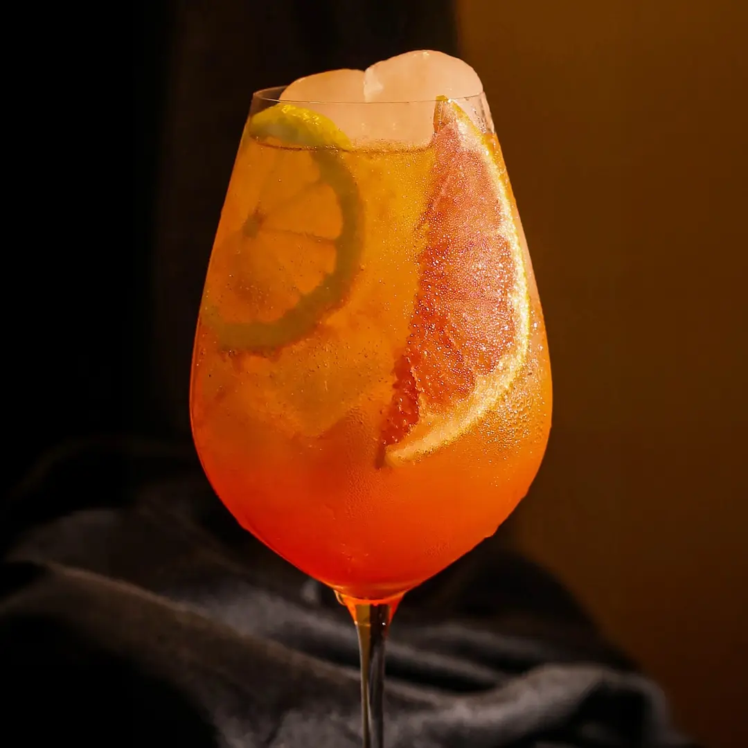Non-alcoholic Raspberry spritz on a dark brown background
