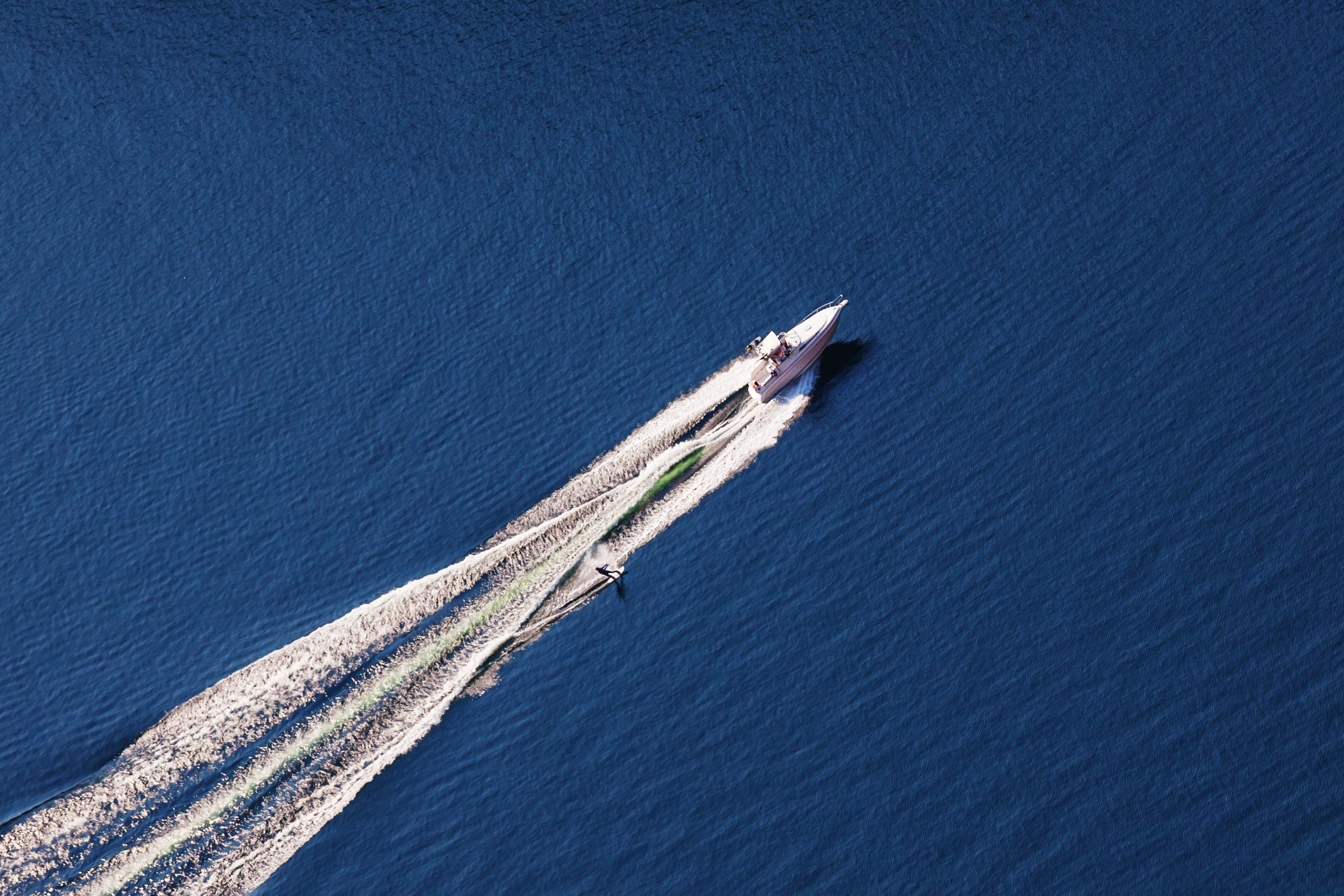an arial view of a speed boat on a lake